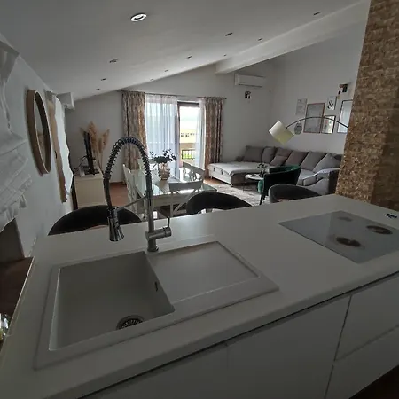 Дом отдыха Angenehmes Haus In Mit Grossem Garten Поседарье