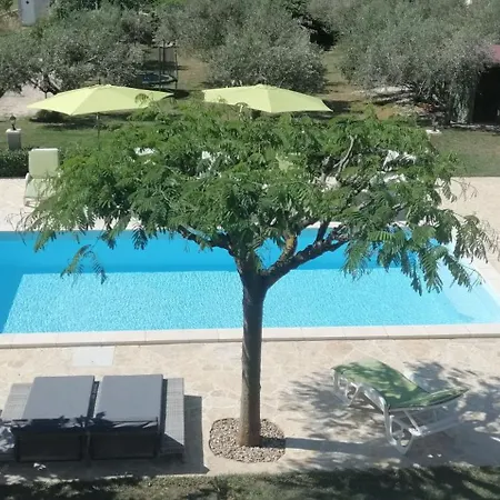 Angenehmes Haus In Mit Grossem Garten